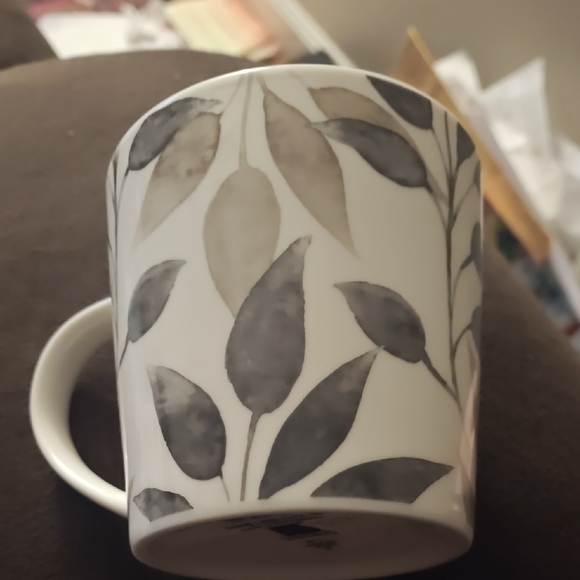 Leaf Pattern Ceramic Mug - Picture 3 of 6